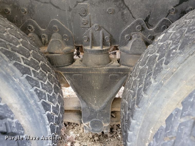 image for item JE9986 1985 International F5070 tow truck