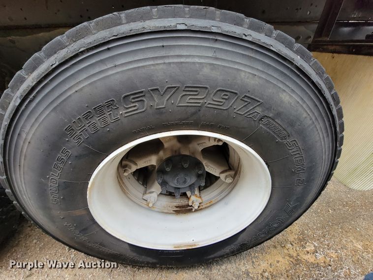 image for item JE9986 1985 International F5070 tow truck