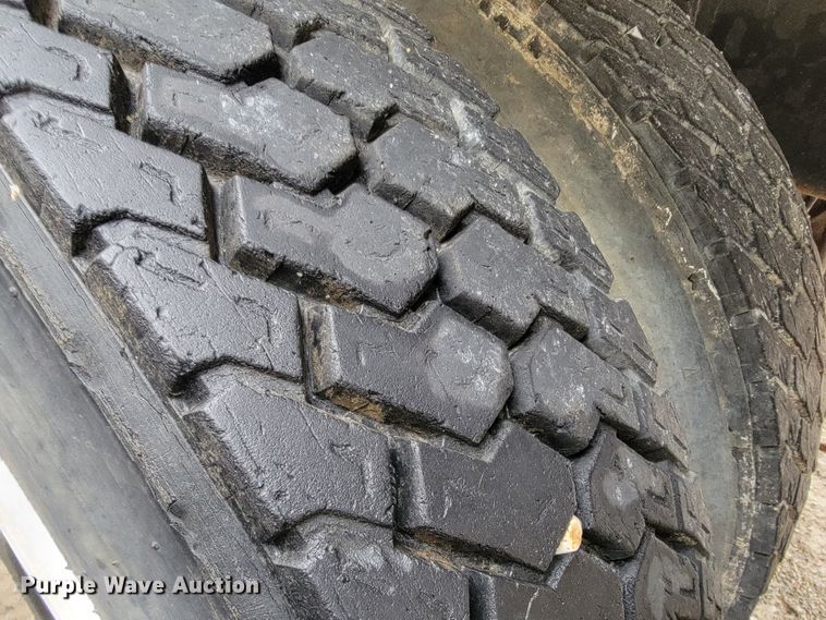 image for item JE9986 1985 International F5070 tow truck