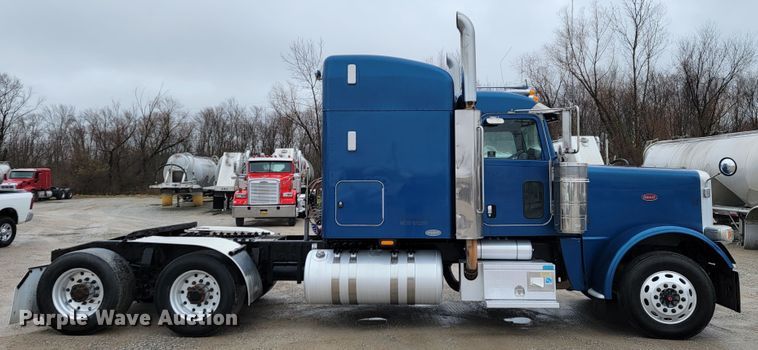 image for item JE9988 2009 Peterbilt 388  semi truck