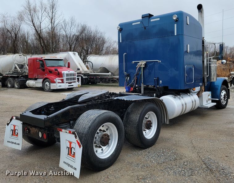 image for item JE9988 2009 Peterbilt 388  semi truck