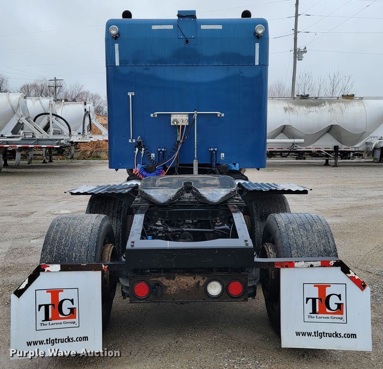 image for item JE9988 2009 Peterbilt 388  semi truck