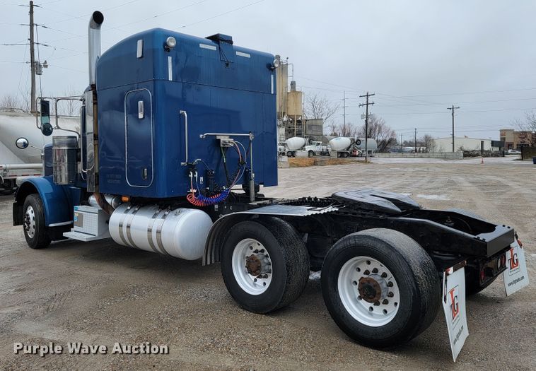 image for item JE9988 2009 Peterbilt 388  semi truck