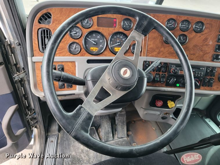 image for item JE9988 2009 Peterbilt 388  semi truck