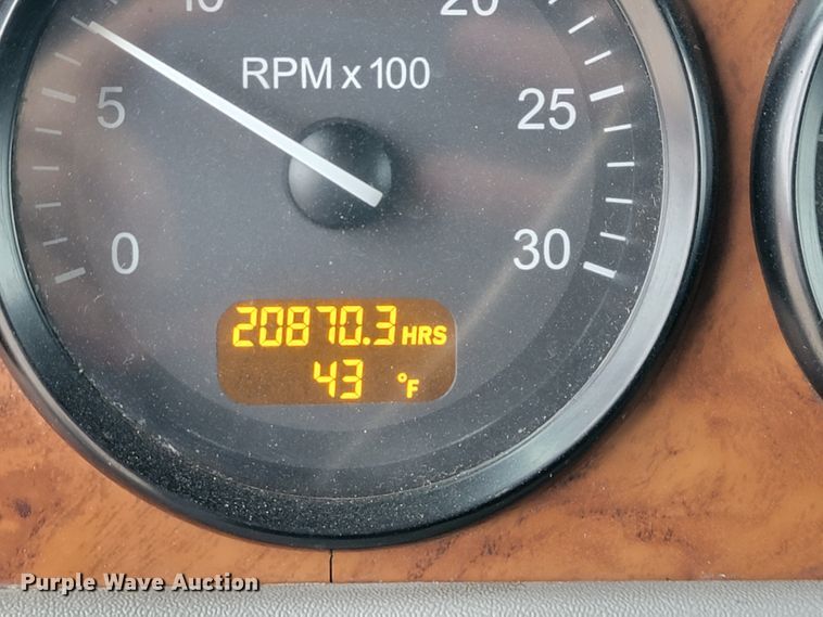 image for item JE9988 2009 Peterbilt 388  semi truck