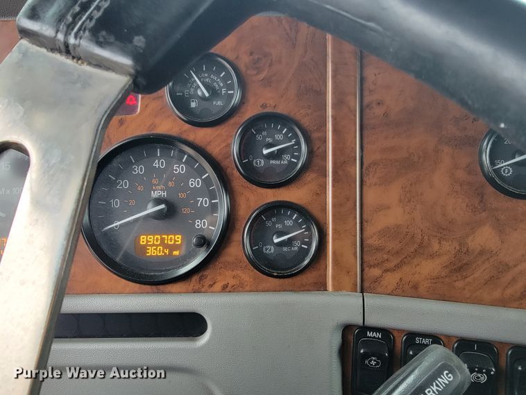 image for item JE9988 2009 Peterbilt 388  semi truck