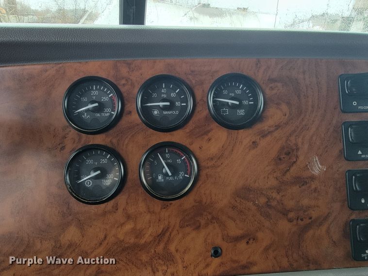 image for item JE9988 2009 Peterbilt 388  semi truck