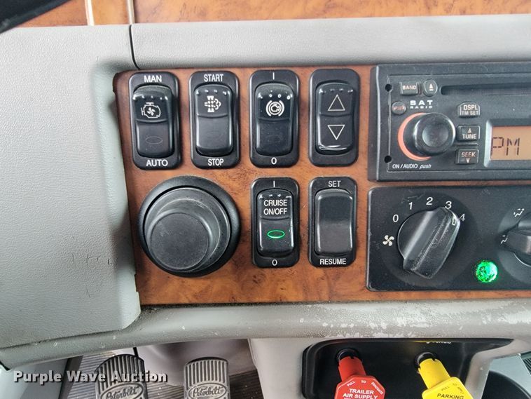 image for item JE9988 2009 Peterbilt 388  semi truck