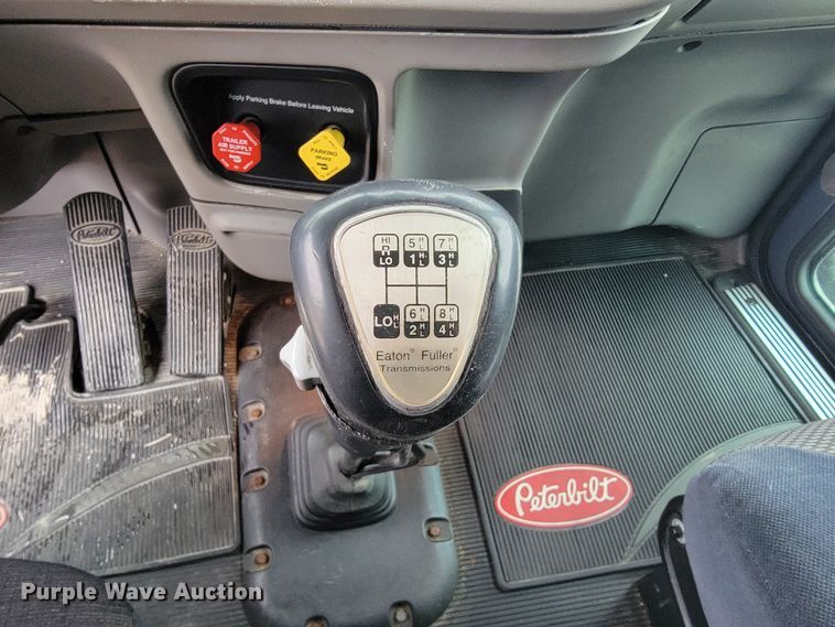 image for item JE9988 2009 Peterbilt 388  semi truck