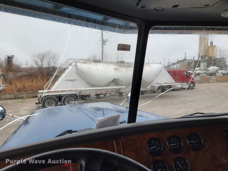 image for item JE9988 2009 Peterbilt 388  semi truck