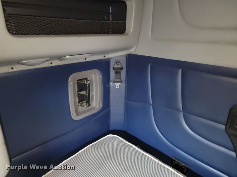 image for item JE9988 2009 Peterbilt 388  semi truck