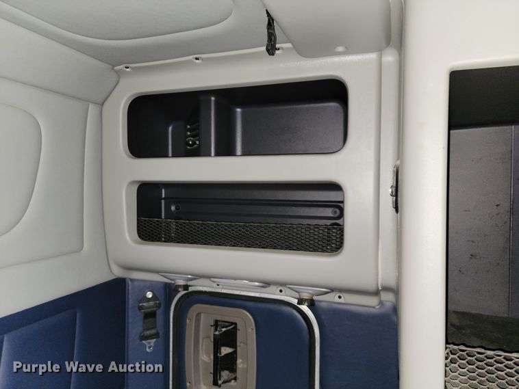 image for item JE9988 2009 Peterbilt 388  semi truck