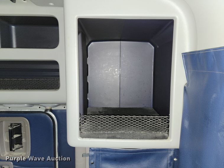 image for item JE9988 2009 Peterbilt 388  semi truck