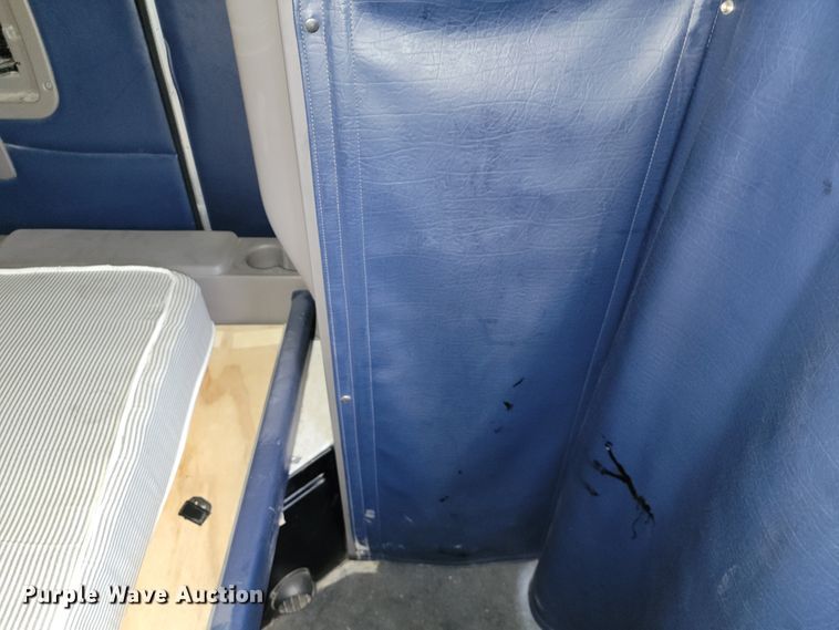 image for item JE9988 2009 Peterbilt 388  semi truck