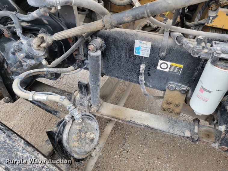 image for item JE9988 2009 Peterbilt 388  semi truck