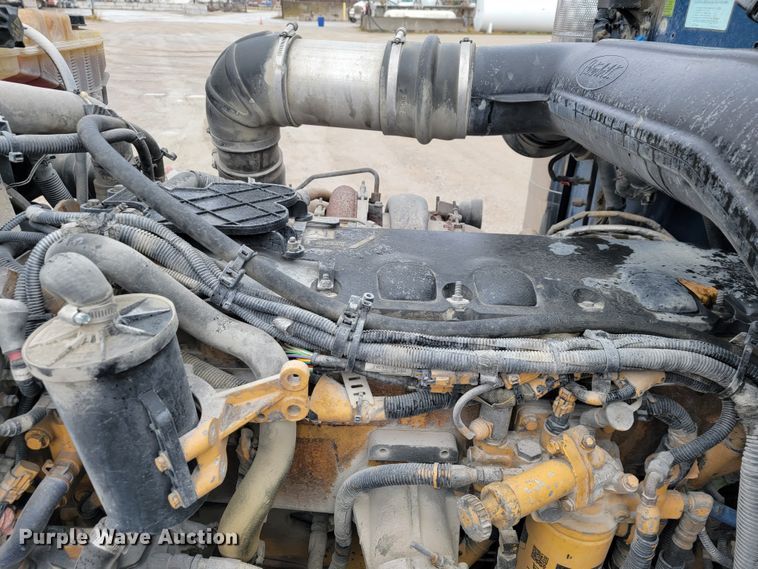 image for item JE9988 2009 Peterbilt 388  semi truck