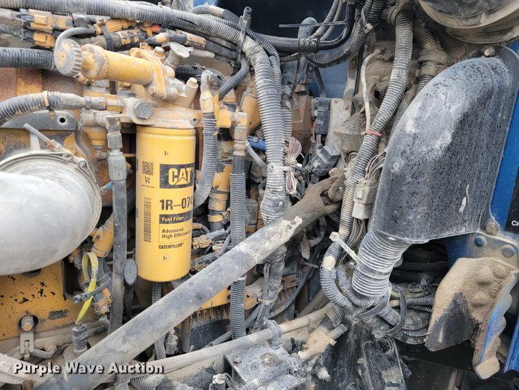 image for item JE9988 2009 Peterbilt 388  semi truck