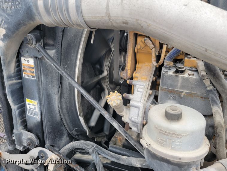 image for item JE9988 2009 Peterbilt 388  semi truck