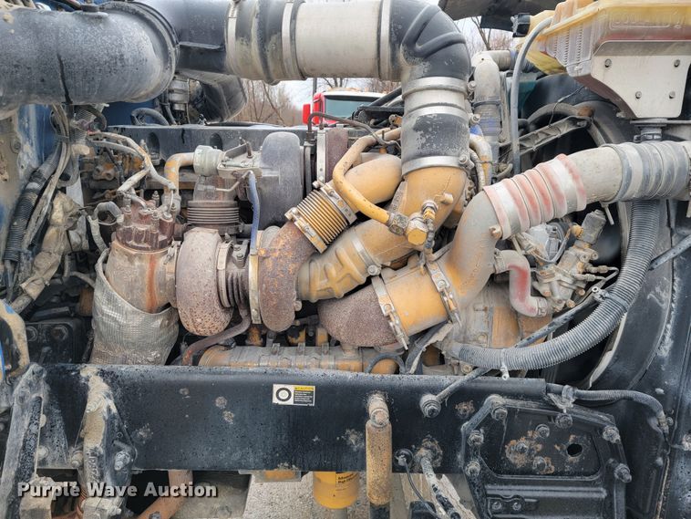 image for item JE9988 2009 Peterbilt 388  semi truck