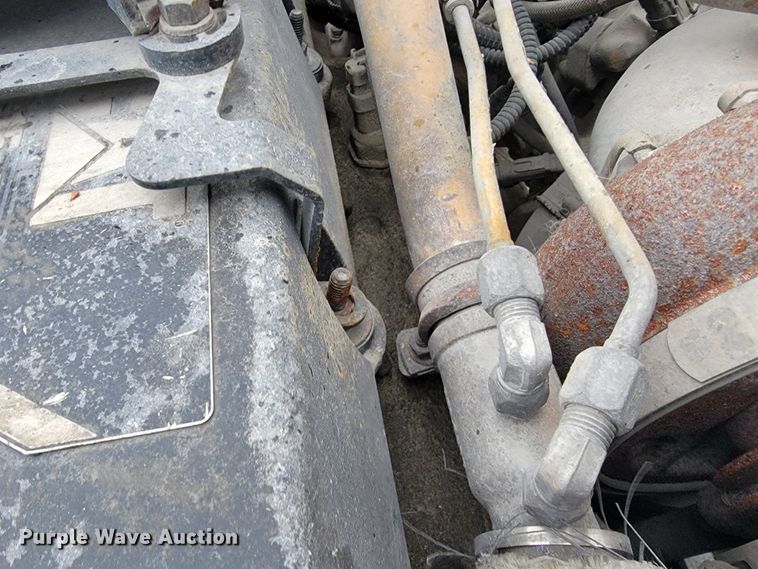 image for item JE9988 2009 Peterbilt 388  semi truck