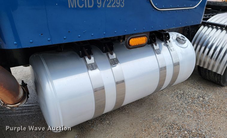 image for item JE9988 2009 Peterbilt 388  semi truck