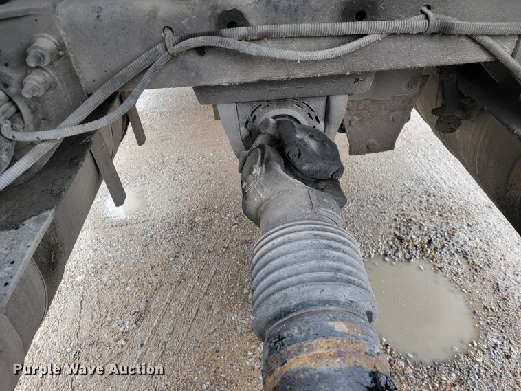 image for item JE9988 2009 Peterbilt 388  semi truck