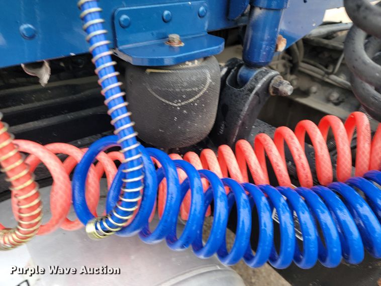 image for item JE9988 2009 Peterbilt 388  semi truck