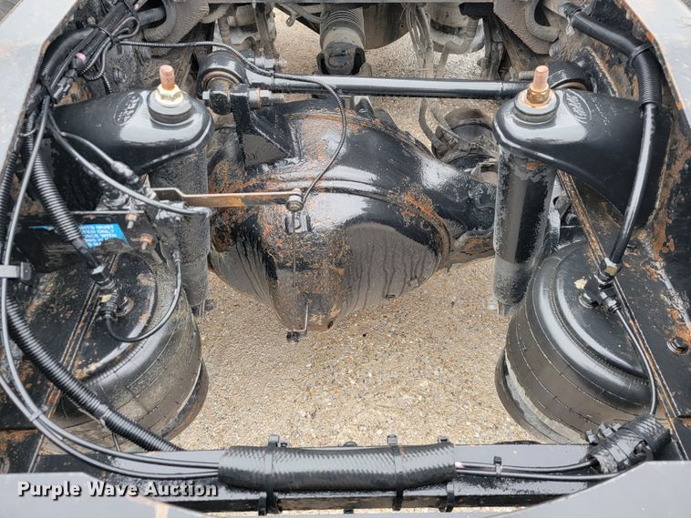 image for item JE9988 2009 Peterbilt 388  semi truck