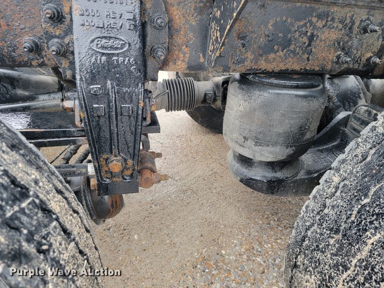 image for item JE9988 2009 Peterbilt 388  semi truck