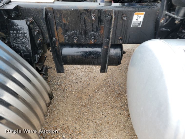 image for item JE9988 2009 Peterbilt 388  semi truck