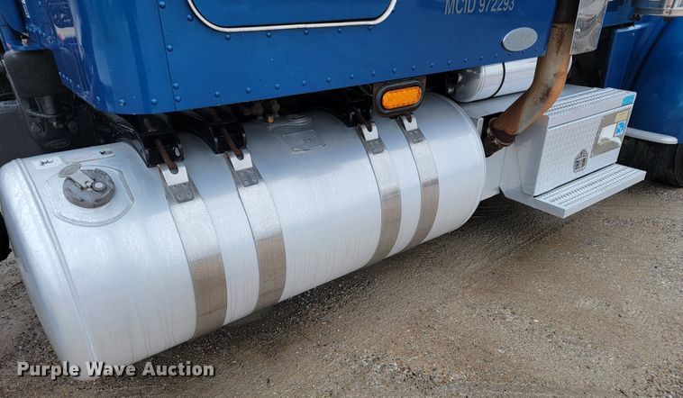 image for item JE9988 2009 Peterbilt 388  semi truck