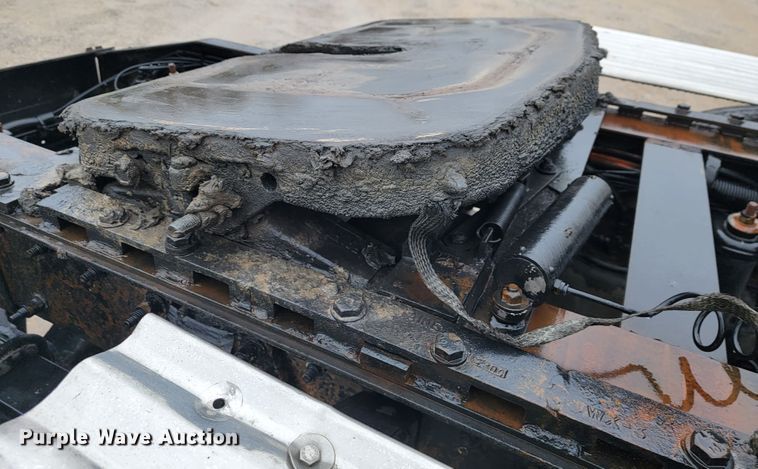 image for item JE9988 2009 Peterbilt 388  semi truck