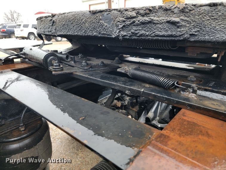 image for item JE9988 2009 Peterbilt 388  semi truck