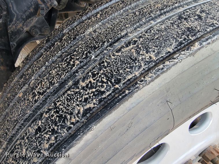 image for item JE9988 2009 Peterbilt 388  semi truck