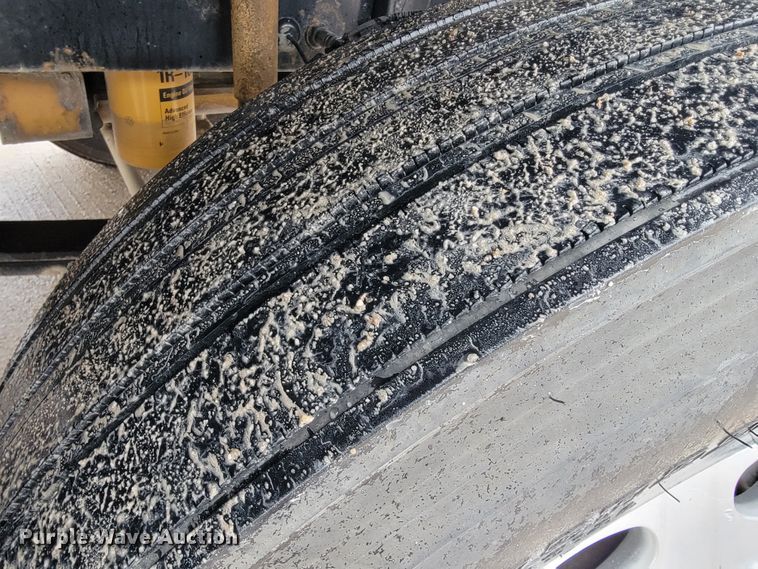 image for item JE9988 2009 Peterbilt 388  semi truck