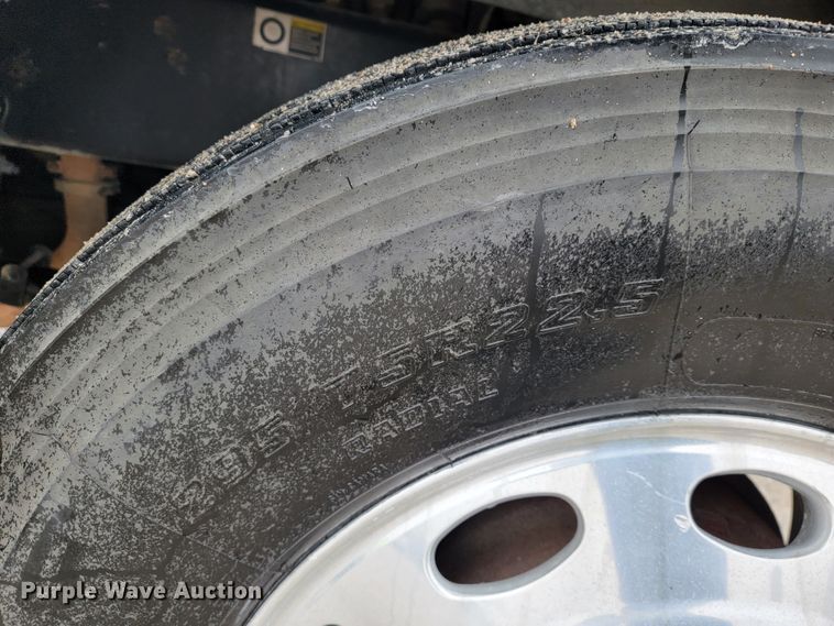 image for item JE9988 2009 Peterbilt 388  semi truck