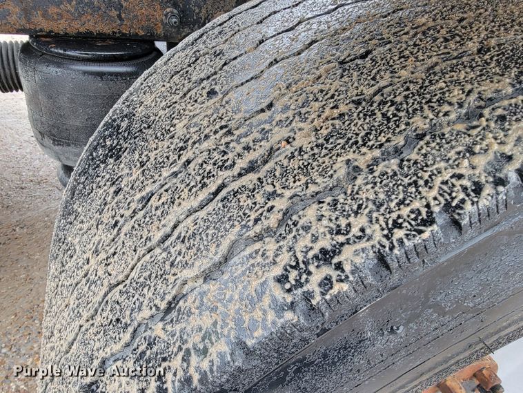 image for item JE9988 2009 Peterbilt 388  semi truck