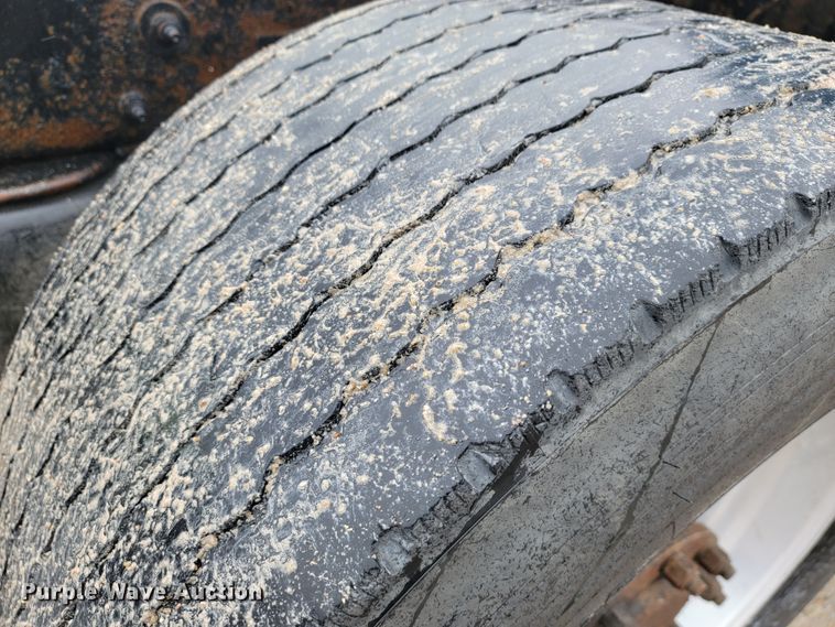 image for item JE9988 2009 Peterbilt 388  semi truck