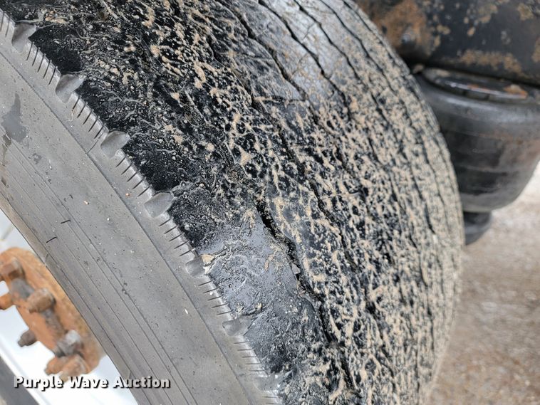 image for item JE9988 2009 Peterbilt 388  semi truck