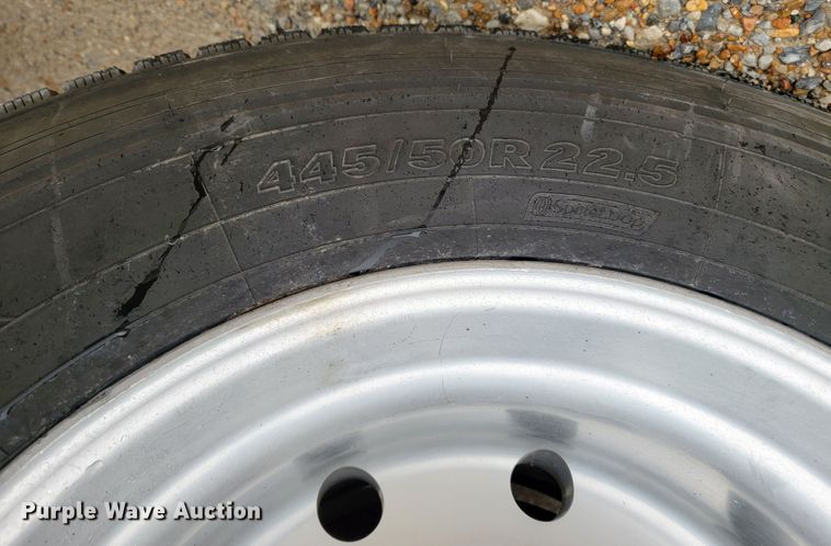 image for item JE9988 2009 Peterbilt 388  semi truck