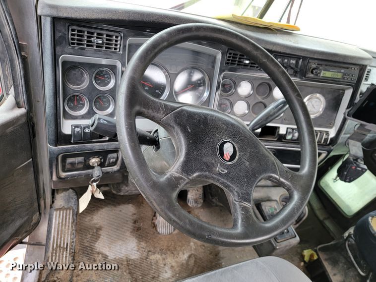 image for item JF9010 2007 Kenworth W900  ready mix truck