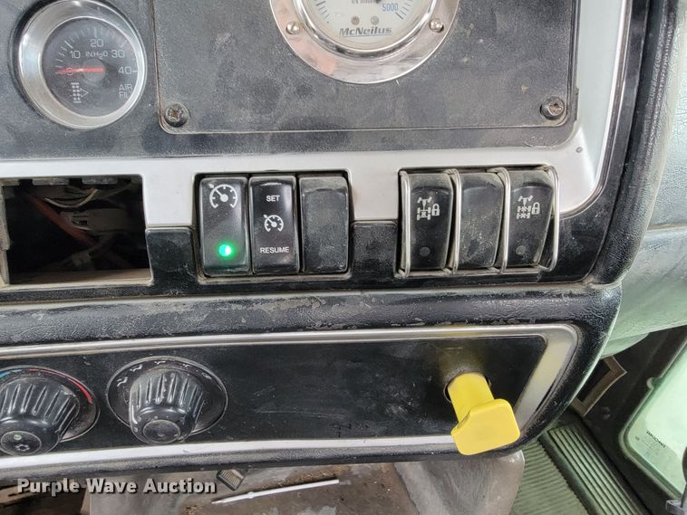 image for item JF9010 2007 Kenworth W900  ready mix truck