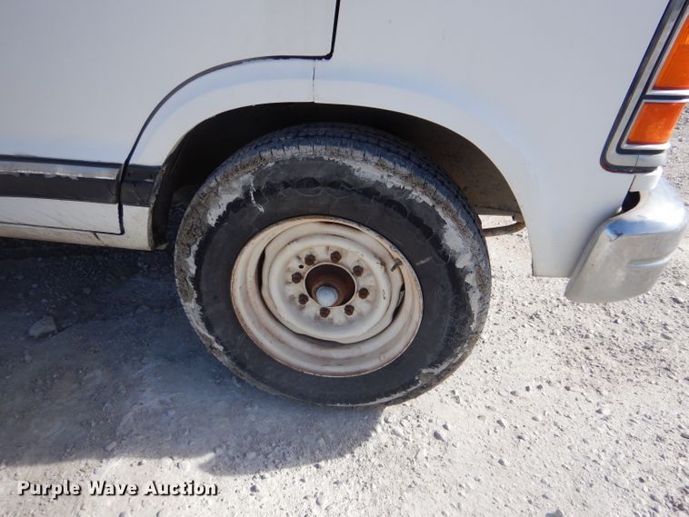 image for item LJ9837 1991 Dodge Ram Wagon 350  van