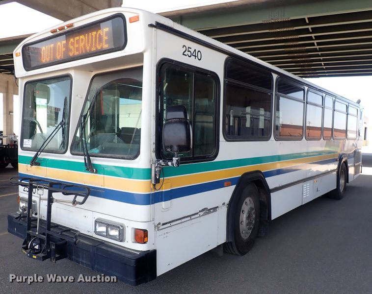 image for item DJ5629 2005 Gillig Phantom C20B096N4  transit bus