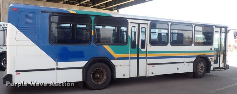 image for item DJ5629 2005 Gillig Phantom C20B096N4  transit bus