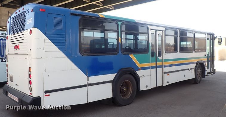 image for item DJ5629 2005 Gillig Phantom C20B096N4  transit bus