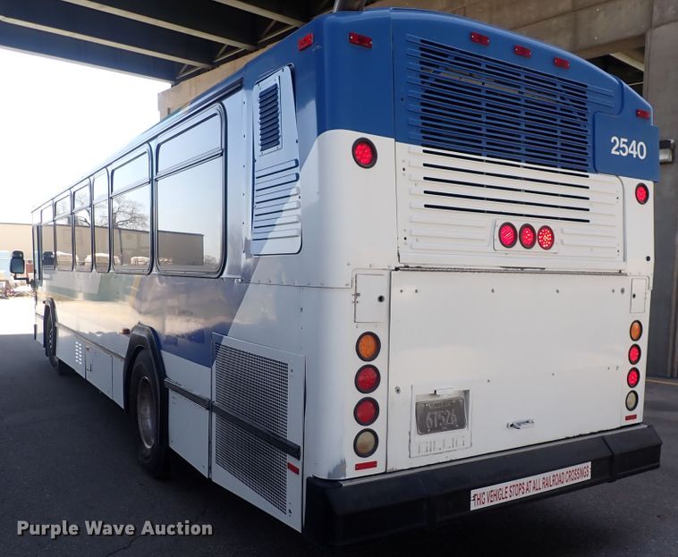 image for item DJ5629 2005 Gillig Phantom C20B096N4  transit bus