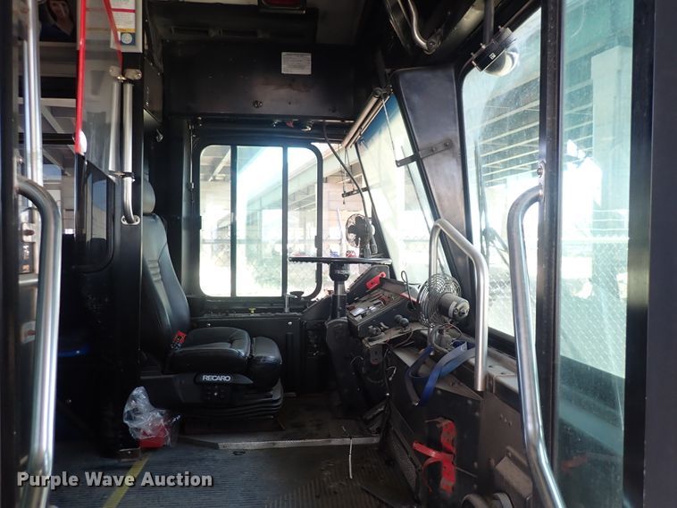 image for item DJ5629 2005 Gillig Phantom C20B096N4  transit bus