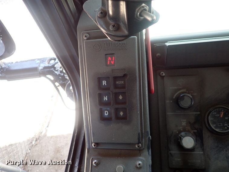 image for item DJ5629 2005 Gillig Phantom C20B096N4  transit bus