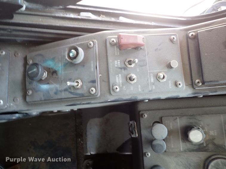 image for item DJ5629 2005 Gillig Phantom C20B096N4  transit bus